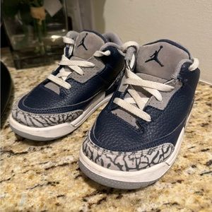 Jordan Sneakers Navy and gray kids size 9